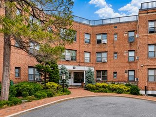 3 town house Place 3c, Great Neck, NY 11021