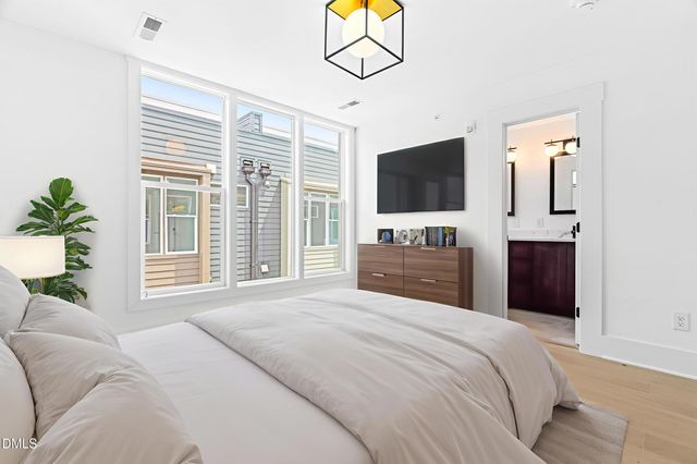 10 Seawell Avenue 102, Raleigh, NC 27601