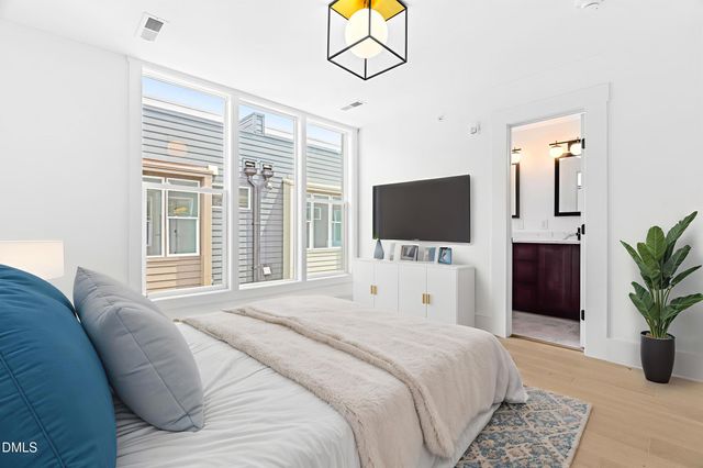 10 Seawell Avenue 102, Raleigh, NC 27601