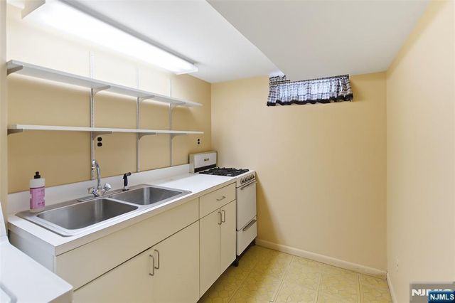 169 Hamilton Road, Teaneck, NJ 07666
