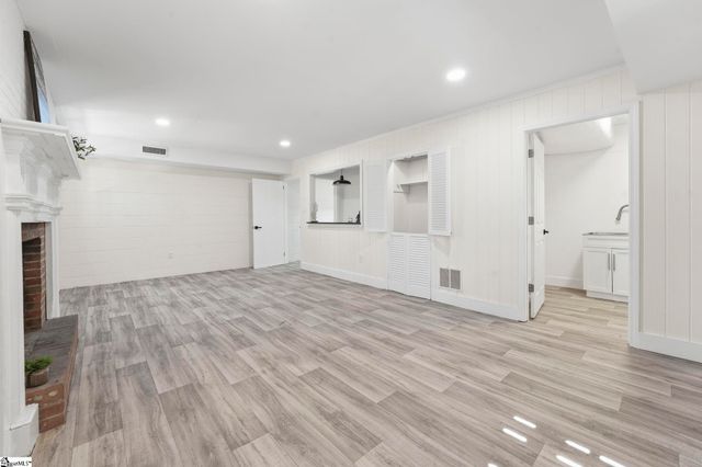 141 Shoreham Road, Spartanburg, SC 29307
