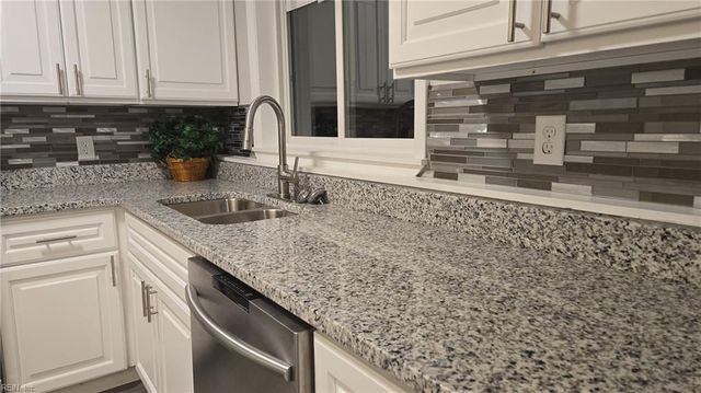 1912 Beall DR, Hampton, VA 23663