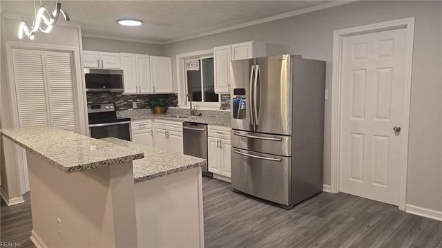 1912 Beall DR, Hampton, VA 23663