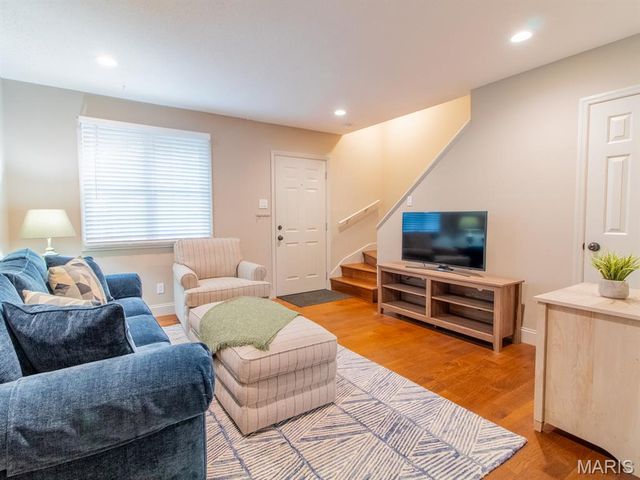 9019 W Swan Circle, Brentwood, MO 63144