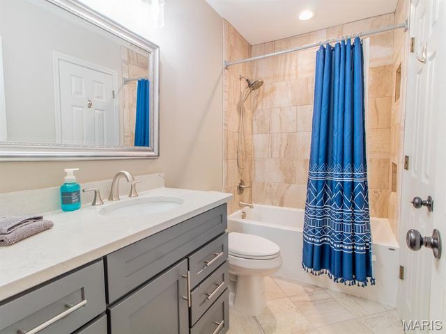 9019 W Swan Circle, Brentwood, MO 63144