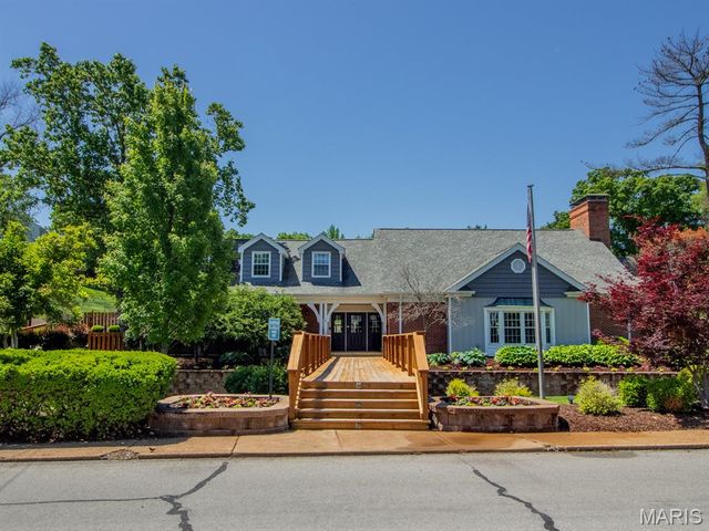 9019 W Swan Circle, Brentwood, MO 63144
