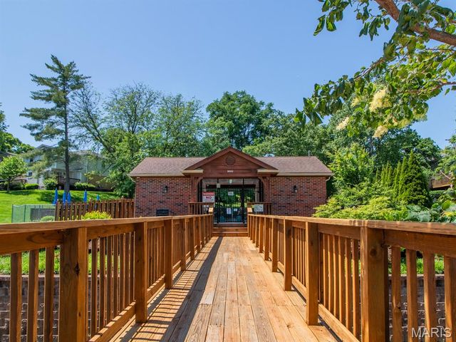 9019 W Swan Circle, Brentwood, MO 63144