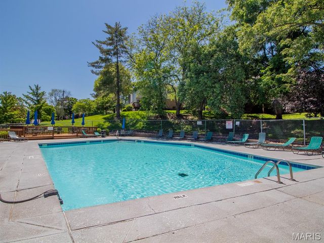 9019 W Swan Circle, Brentwood, MO 63144