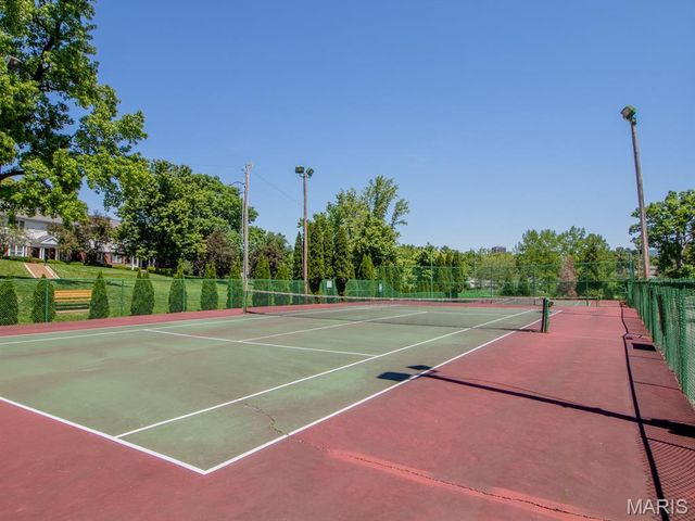 9019 W Swan Circle, Brentwood, MO 63144