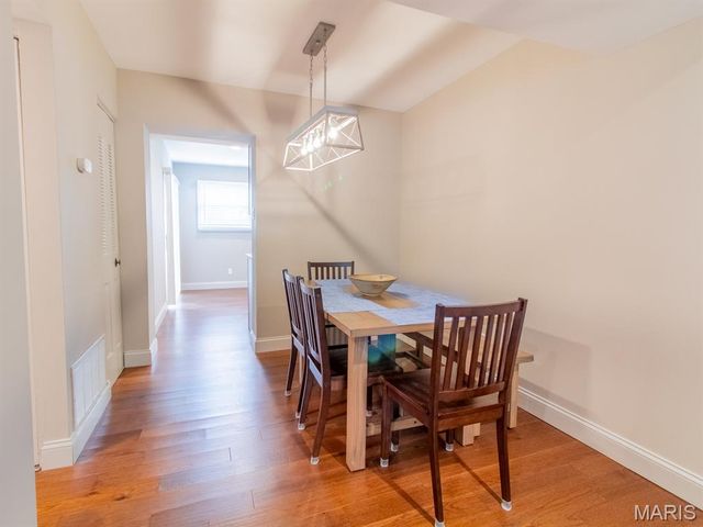 9019 W Swan Circle, Brentwood, MO 63144