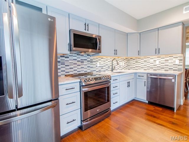 9019 W Swan Circle, Brentwood, MO 63144