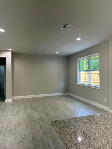 1318 Diceman Avenue, Dallas, TX 75203