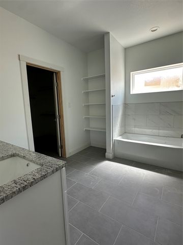1318 Diceman Avenue, Dallas, TX 75203