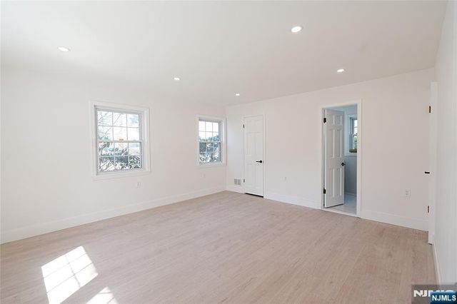 52 Surrey Lane, Tenafly, NJ 07670