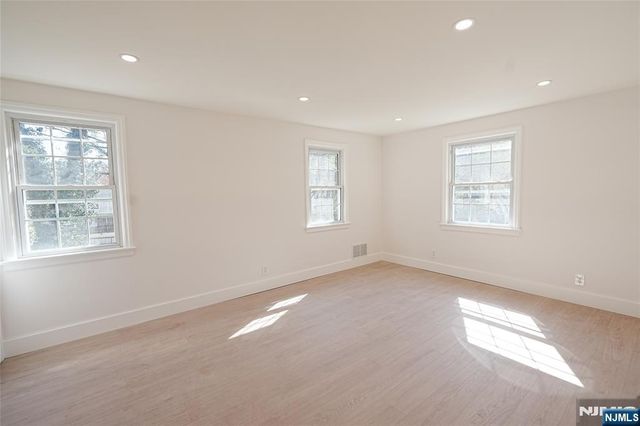 52 Surrey Lane, Tenafly, NJ 07670