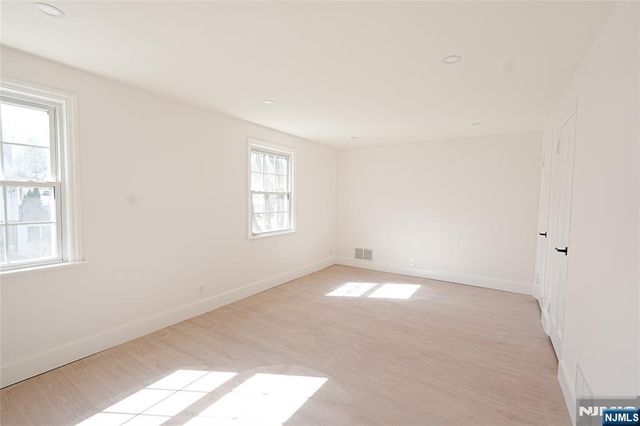 52 Surrey Lane, Tenafly, NJ 07670