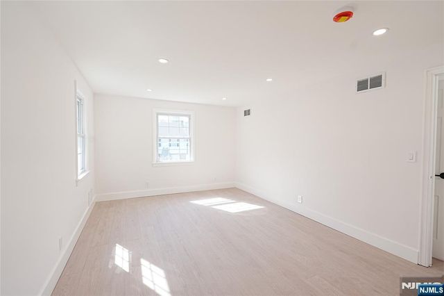 52 Surrey Lane, Tenafly, NJ 07670