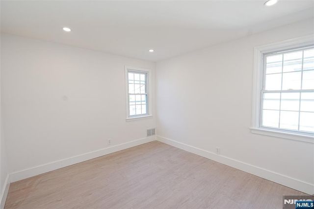 52 Surrey Lane, Tenafly, NJ 07670