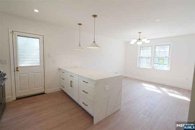 52 Surrey Lane, Tenafly, NJ 07670