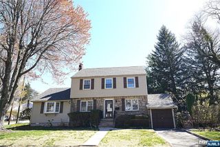 52 Surrey Lane, Tenafly, NJ 07670