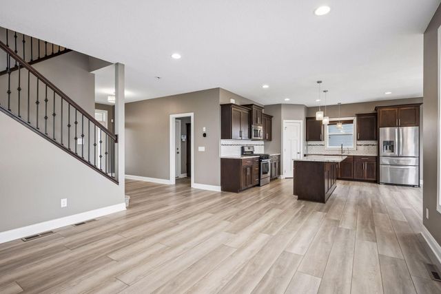 7050 69th Circle NE, Albertville, MN 55301