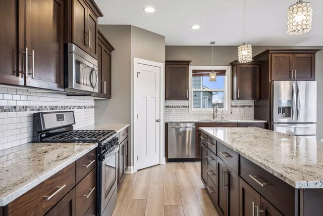 7050 69th Circle NE, Albertville, MN 55301