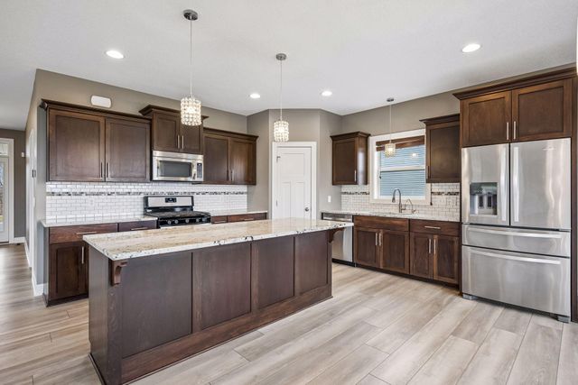 7050 69th Circle NE, Albertville, MN 55301