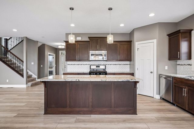 7050 69th Circle NE, Albertville, MN 55301