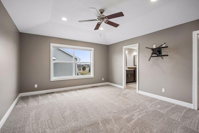 7050 69th Circle NE, Albertville, MN 55301