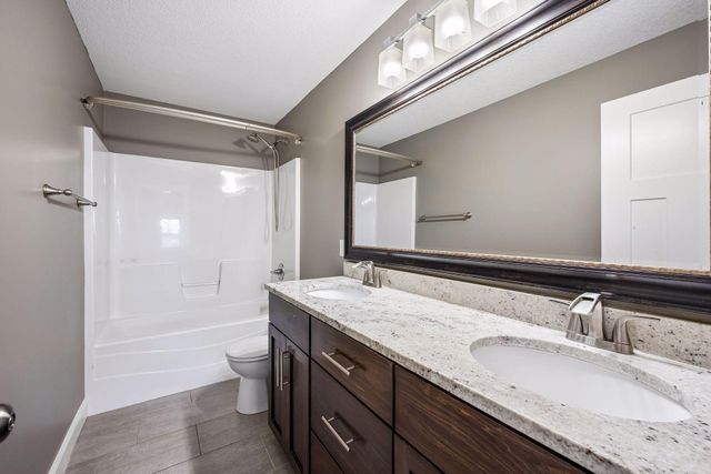 7050 69th Circle NE, Albertville, MN 55301