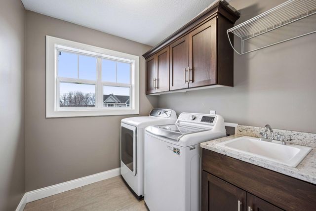 7050 69th Circle NE, Albertville, MN 55301