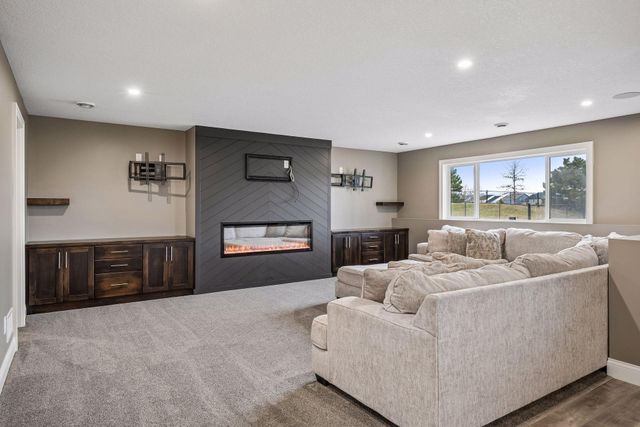 7050 69th Circle NE, Albertville, MN 55301