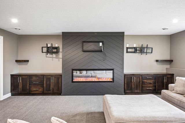 7050 69th Circle NE, Albertville, MN 55301