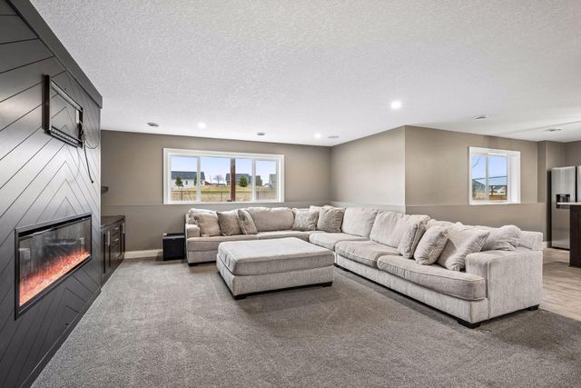 7050 69th Circle NE, Albertville, MN 55301