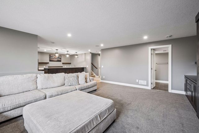 7050 69th Circle NE, Albertville, MN 55301