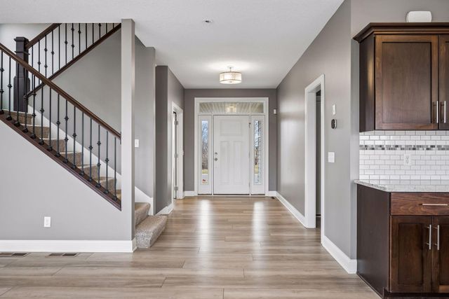 7050 69th Circle NE, Albertville, MN 55301