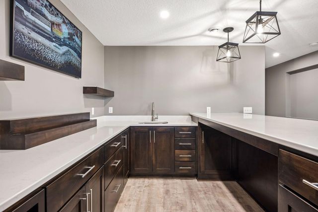 7050 69th Circle NE, Albertville, MN 55301