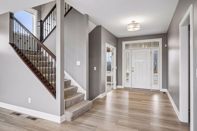 7050 69th Circle NE, Albertville, MN 55301