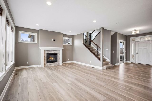 7050 69th Circle NE, Albertville, MN 55301