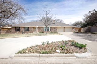 208 N Navasota Drive, Plainview, TX 79072