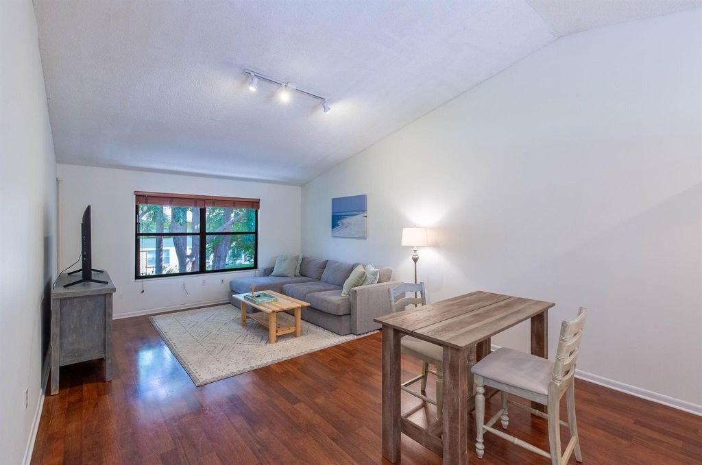Image 2 of property listing at 13165 Chadwick Court 32, Wellington, FL 33414
