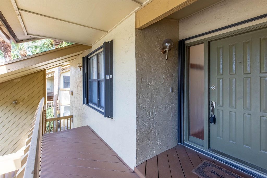 Image 5 of property listing at 13165 Chadwick Court 32, Wellington, FL 33414