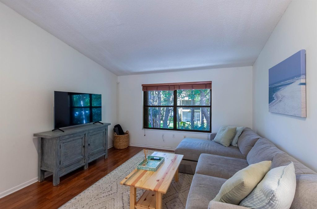 Image 7 of property listing at 13165 Chadwick Court 32, Wellington, FL 33414
