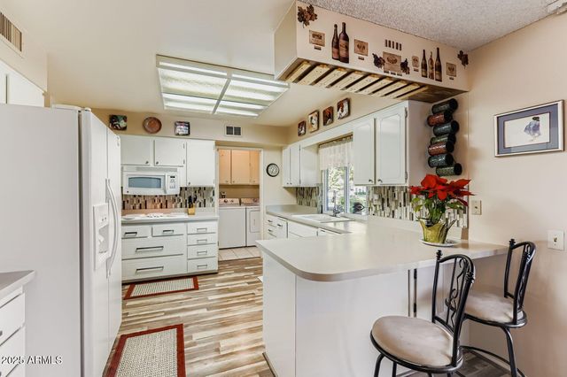 9524 W GREENWAY Road, Sun City, AZ 85351