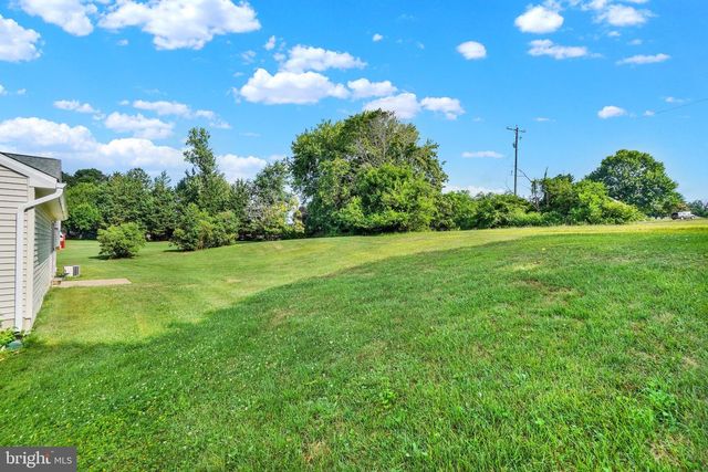 15 KATIE CT, Stewartstown, PA 17363