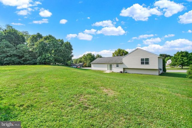15 KATIE CT, Stewartstown, PA 17363