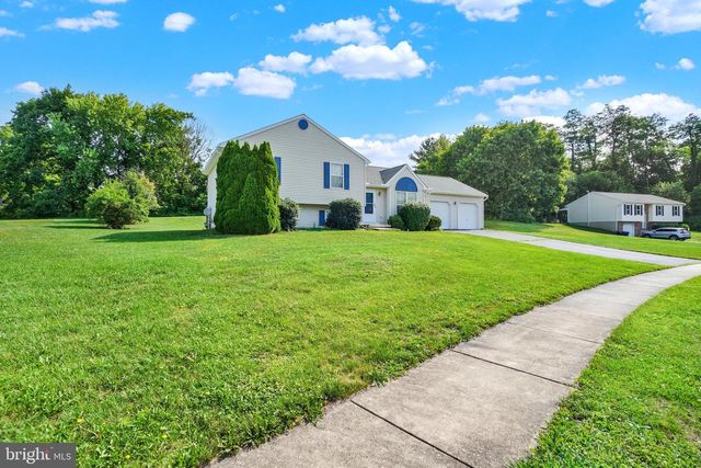 15 KATIE CT, Stewartstown, PA 17363