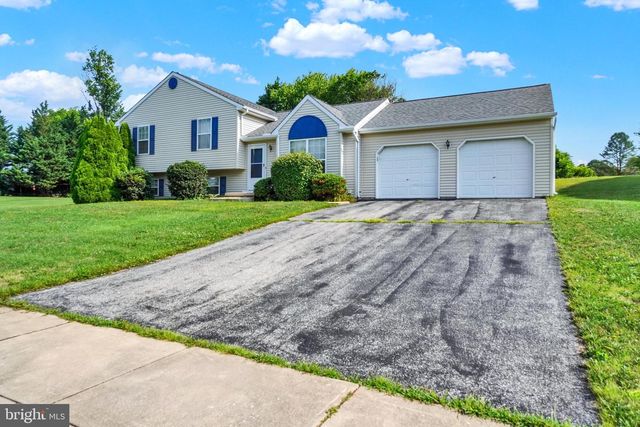15 KATIE CT, Stewartstown, PA 17363