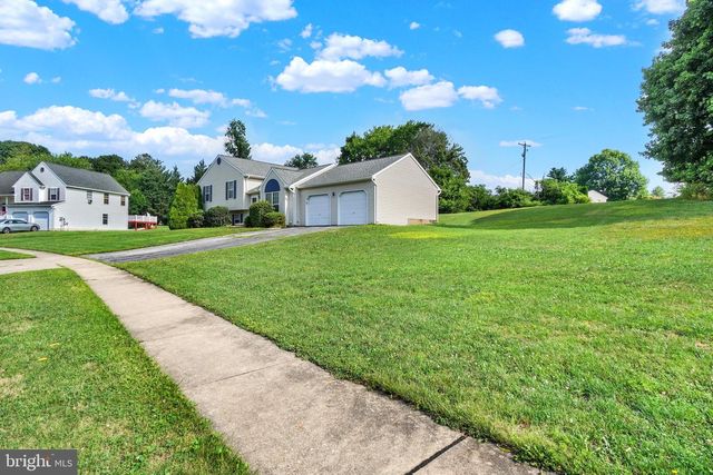 15 KATIE CT, Stewartstown, PA 17363
