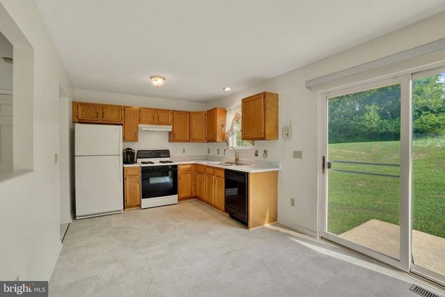 15 KATIE CT, Stewartstown, PA 17363